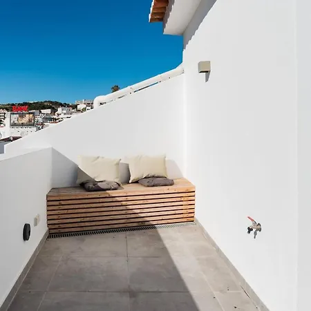 Casas Barulho Penthouse Old Town * אלבופיירה