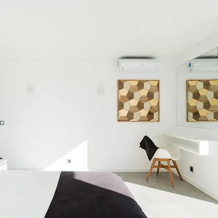 Casas Barulho Penthouse Old Town * אלבופיירה