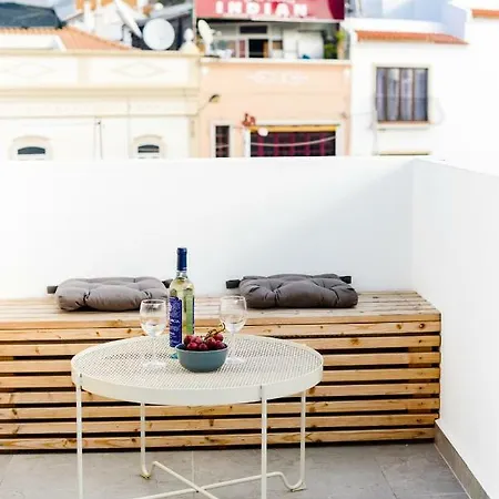 Casas Barulho Penthouse Old Town * אלבופיירה